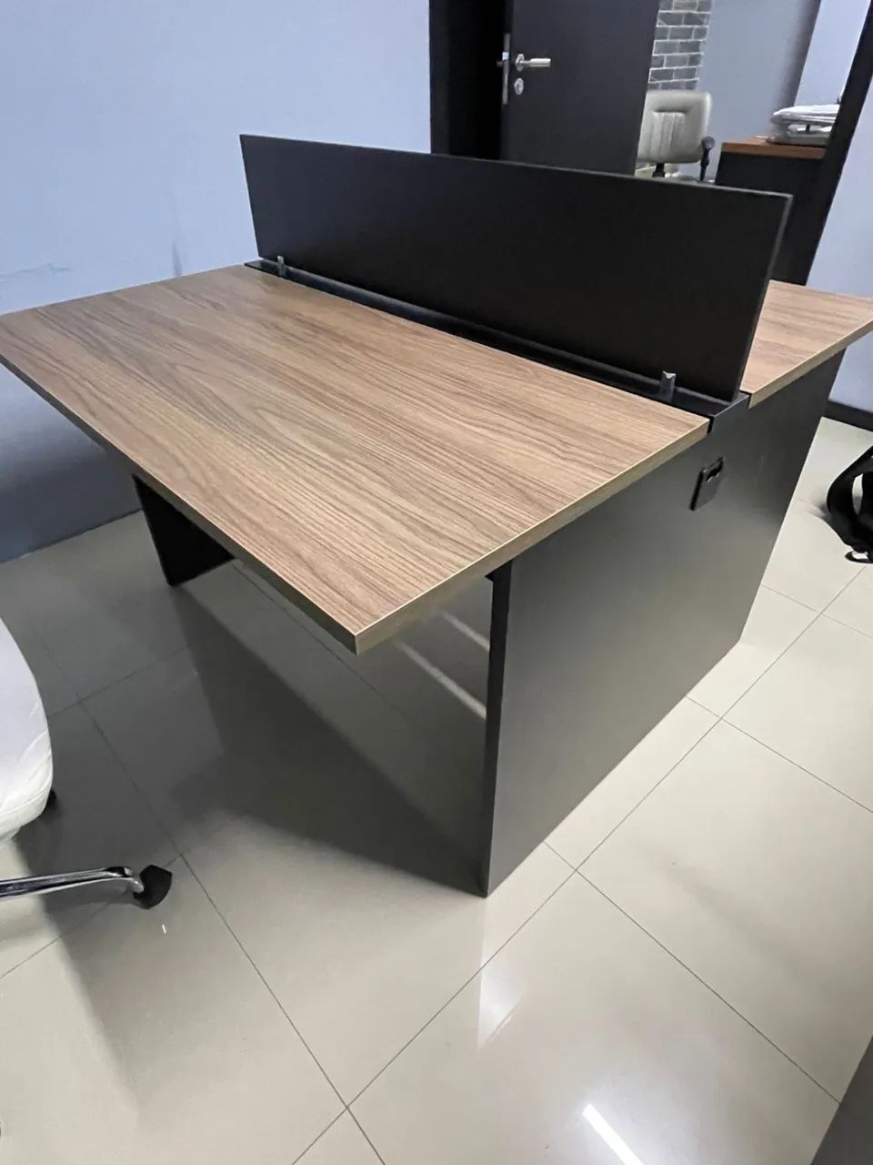 MESA ESTACAO DE TRABALHO 2 lugares nogal/preto - LOJA IKONMIXOFFICE  - Foto 3