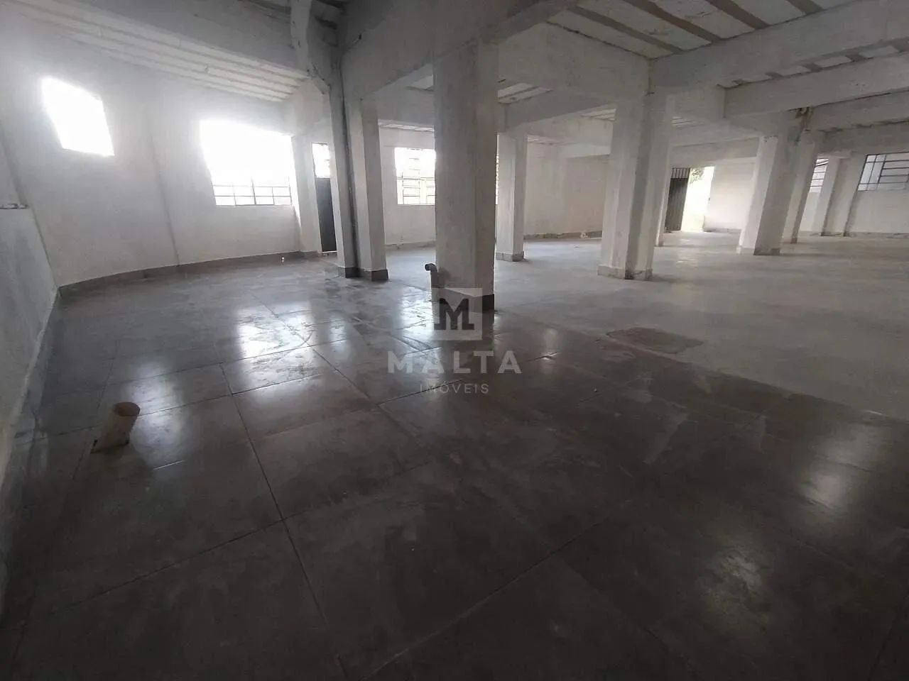 Salão/Andar Corrido Comercial de 280m² em Sarzedo - Foto 2