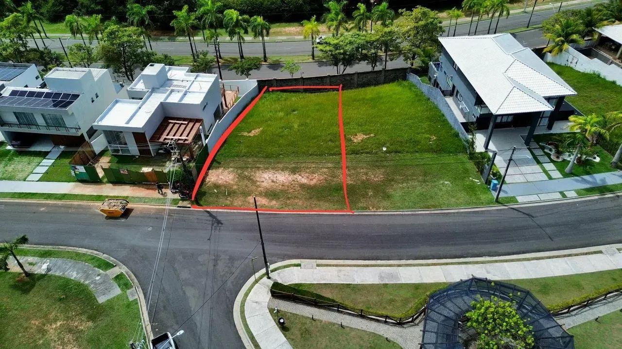 Lote leve declive 474 m² em Alphaville Litoral Norte 1