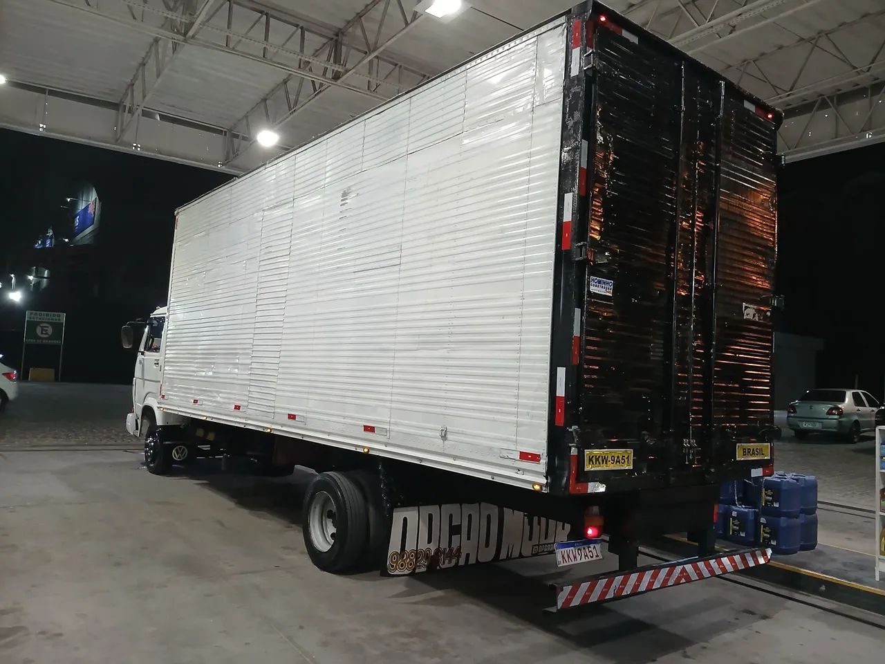 FRETES E MUDANÇAS BAU 7 METROS  