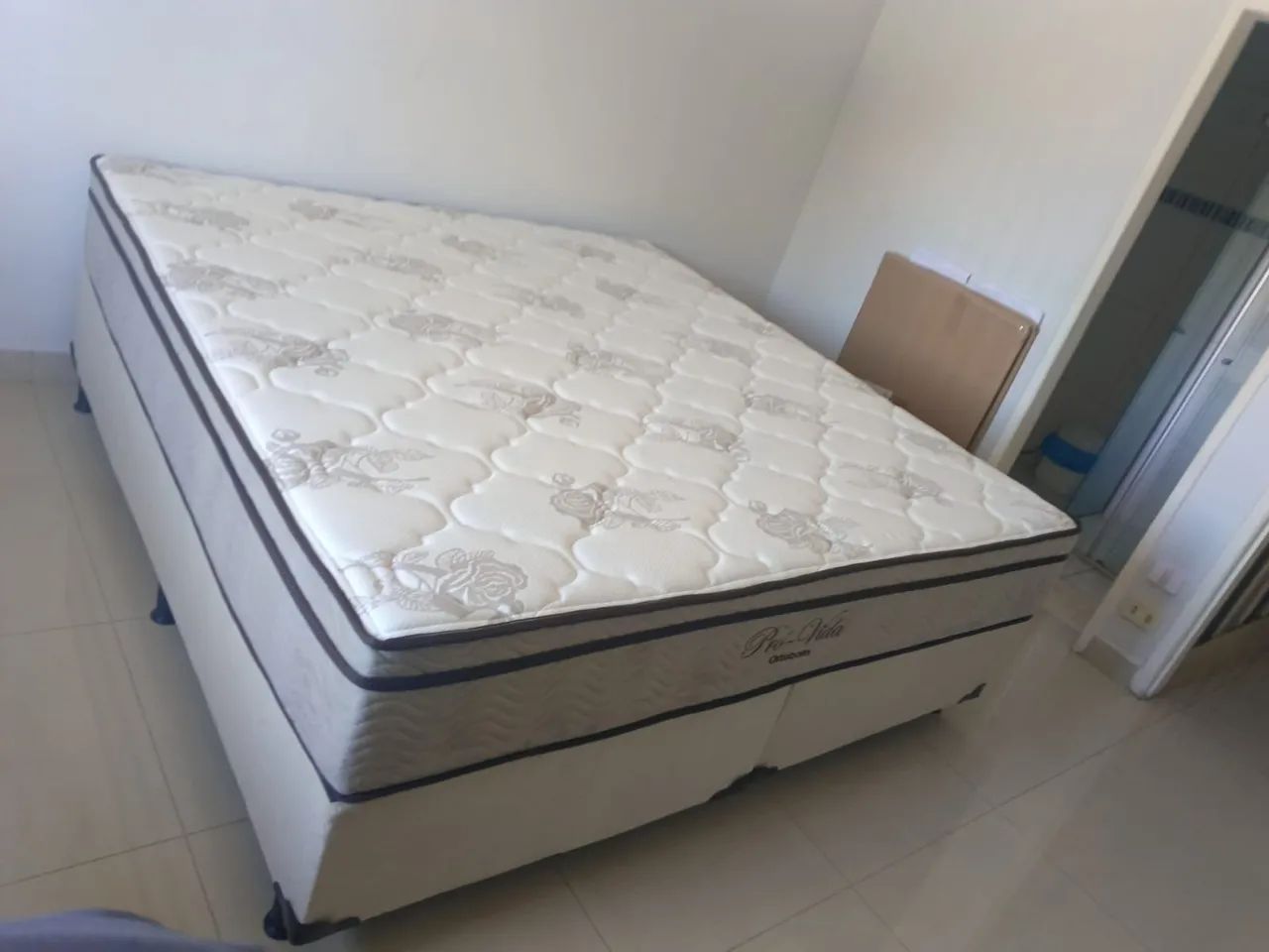 Colchão super king Ortobom com a base 