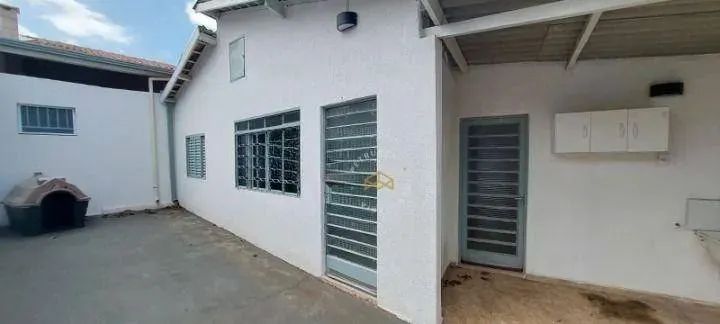 Casa para locação em excelente localização no Nova Europa