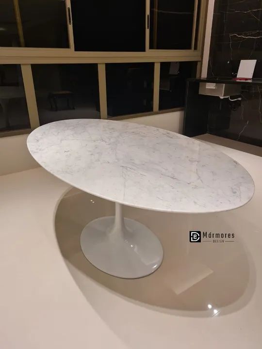 Mesa saarinen em mármore espírito santo 