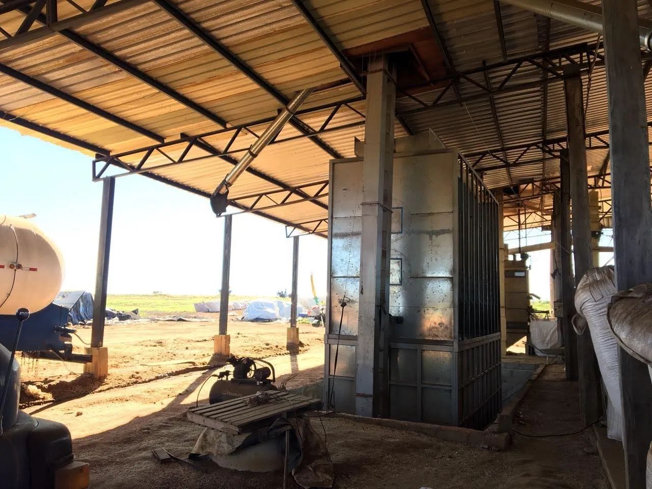 Fazenda 1367 Alqueires, 2500 Hectares, 2736 Hectares, Rico em Água, Curral, Barracão, Casa - Foto 4