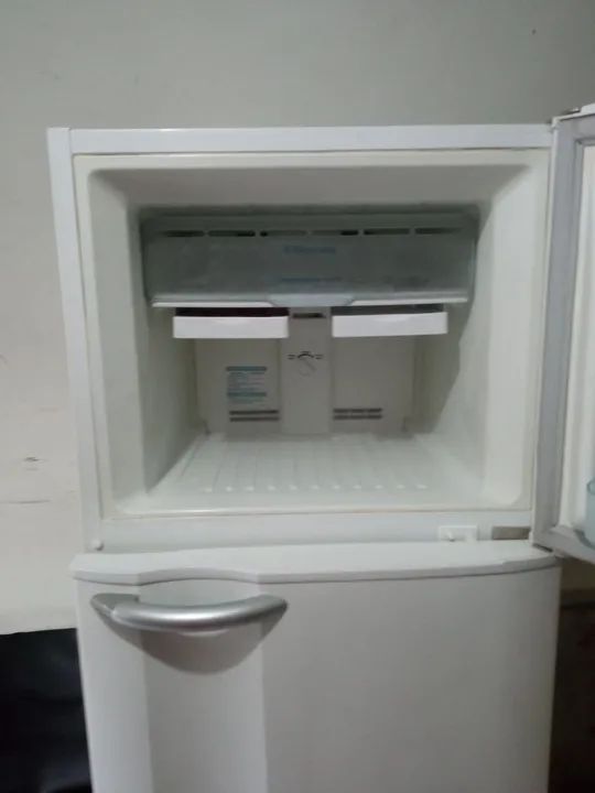 Geladeira Frost Free Electrolux Df 37  - Foto 3