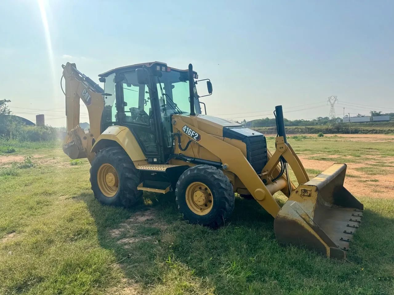 416F RETROESCAVADEIRA CATERPILLAR - Foto 3