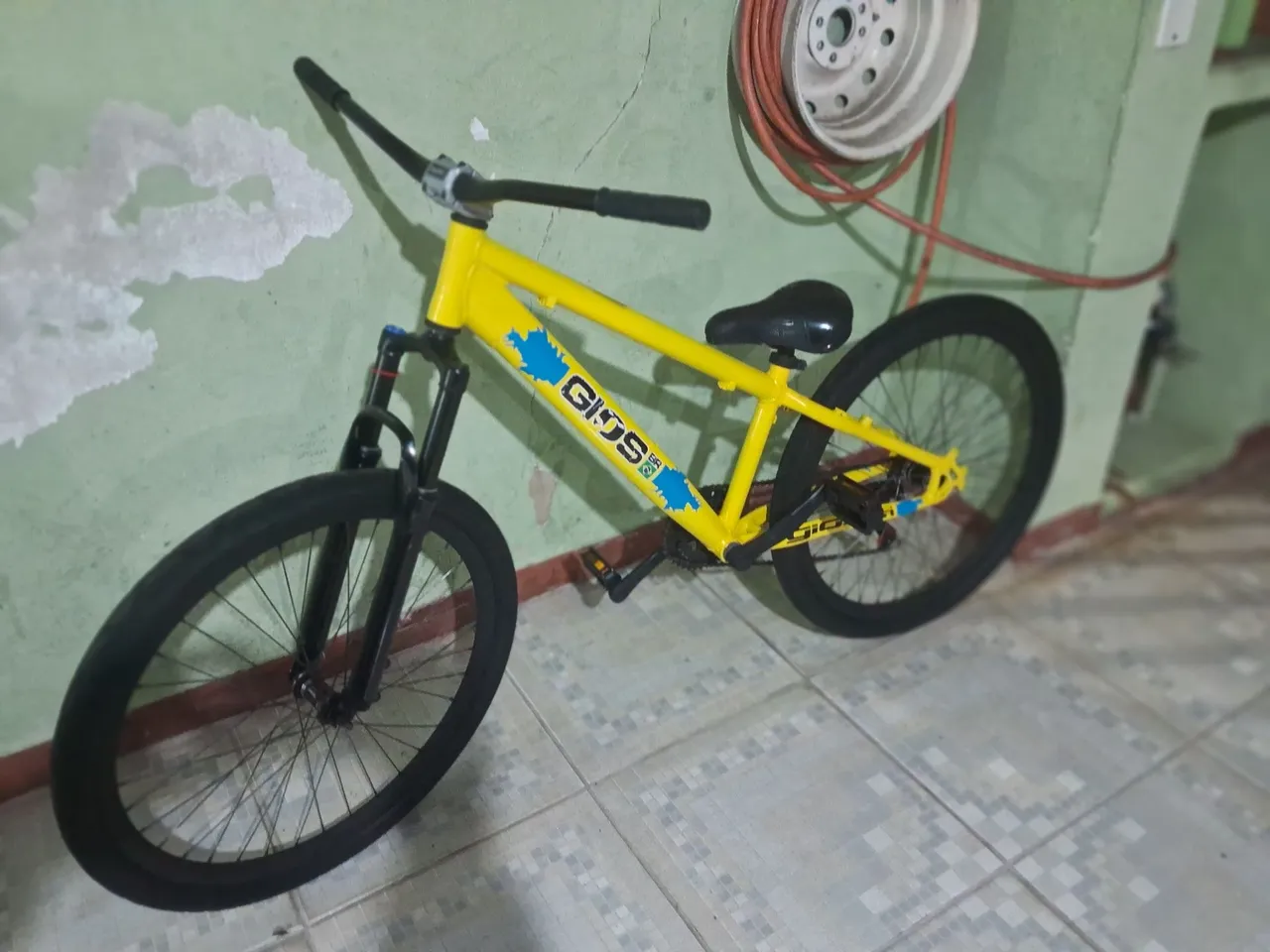 Bicicleta Gallo com adesivo da gios 