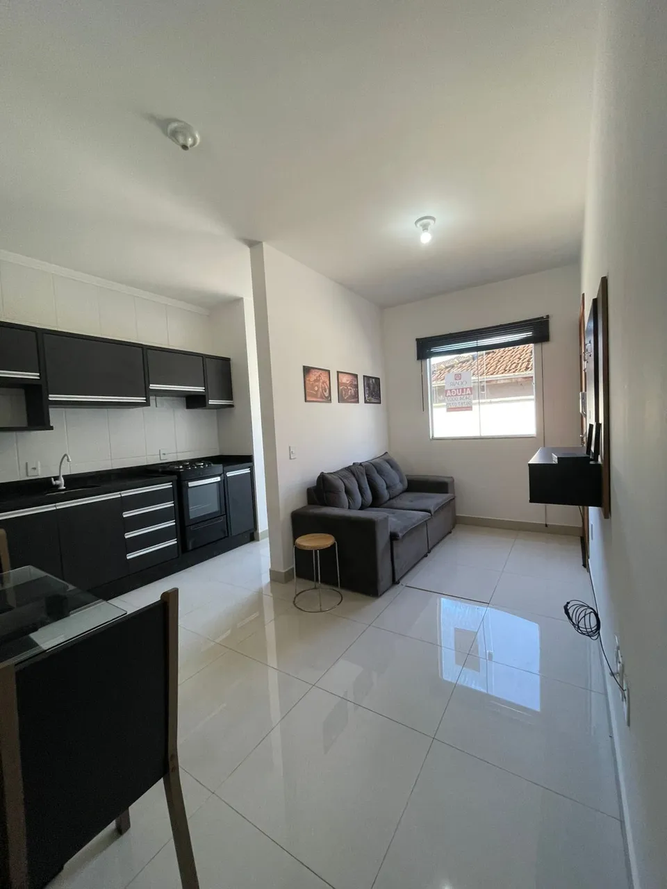 Apartamento semimobiliado para locação no bairro Iririu em Joinville/SC.