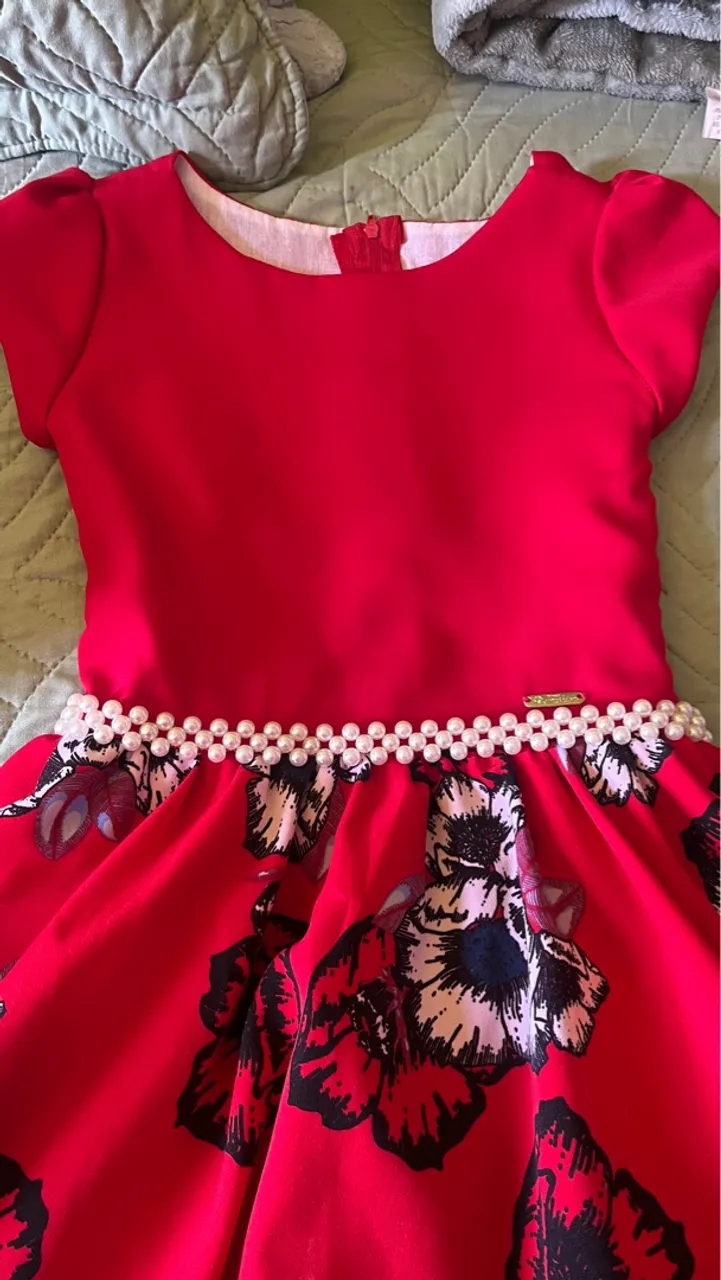 Vestido Infantil Vermelho Floral com Cinto de Pérolas