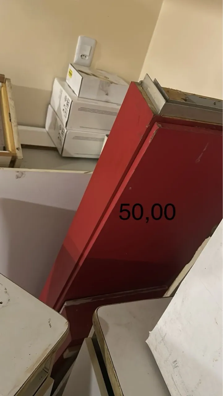 Armário Vermelho para Organização - R$50,00