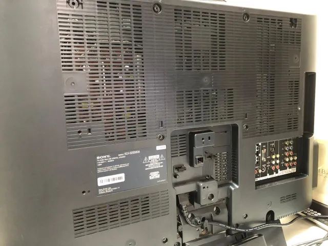 TV Sony Bravia de LCD 32 polegadas com defeito (mancha na tela) com manual e controle - Foto 2