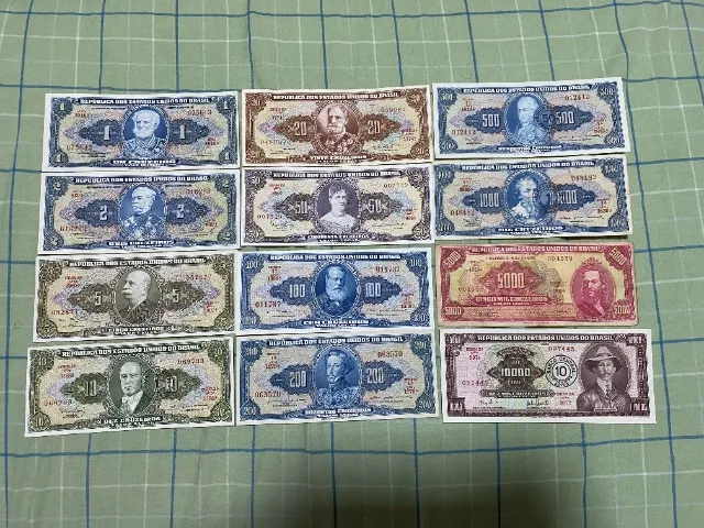 Lote de 12 cédulas brasileiras cruzeiros
