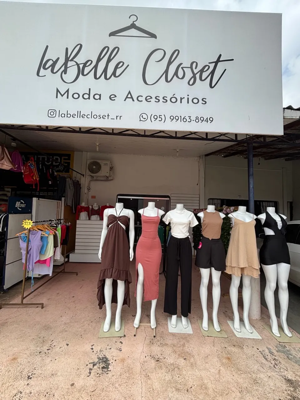 Vende-se loja de roupas femininas