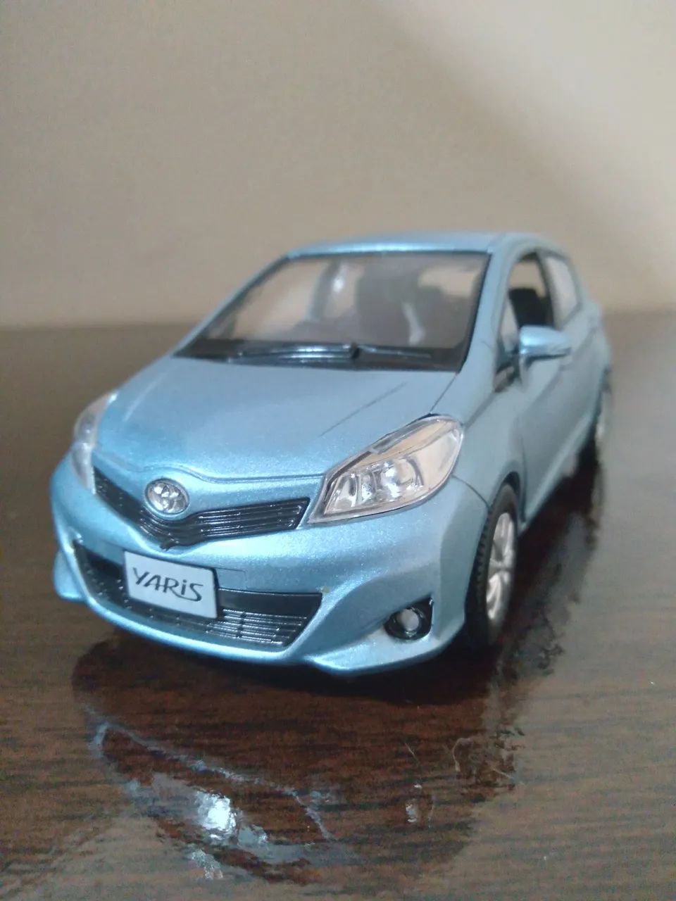 Miniatura do toyota yaris de metal  - Foto 4