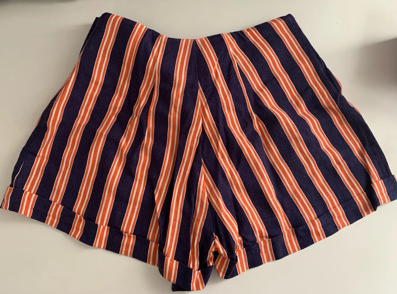 Shorts Listrado Azul e Laranja