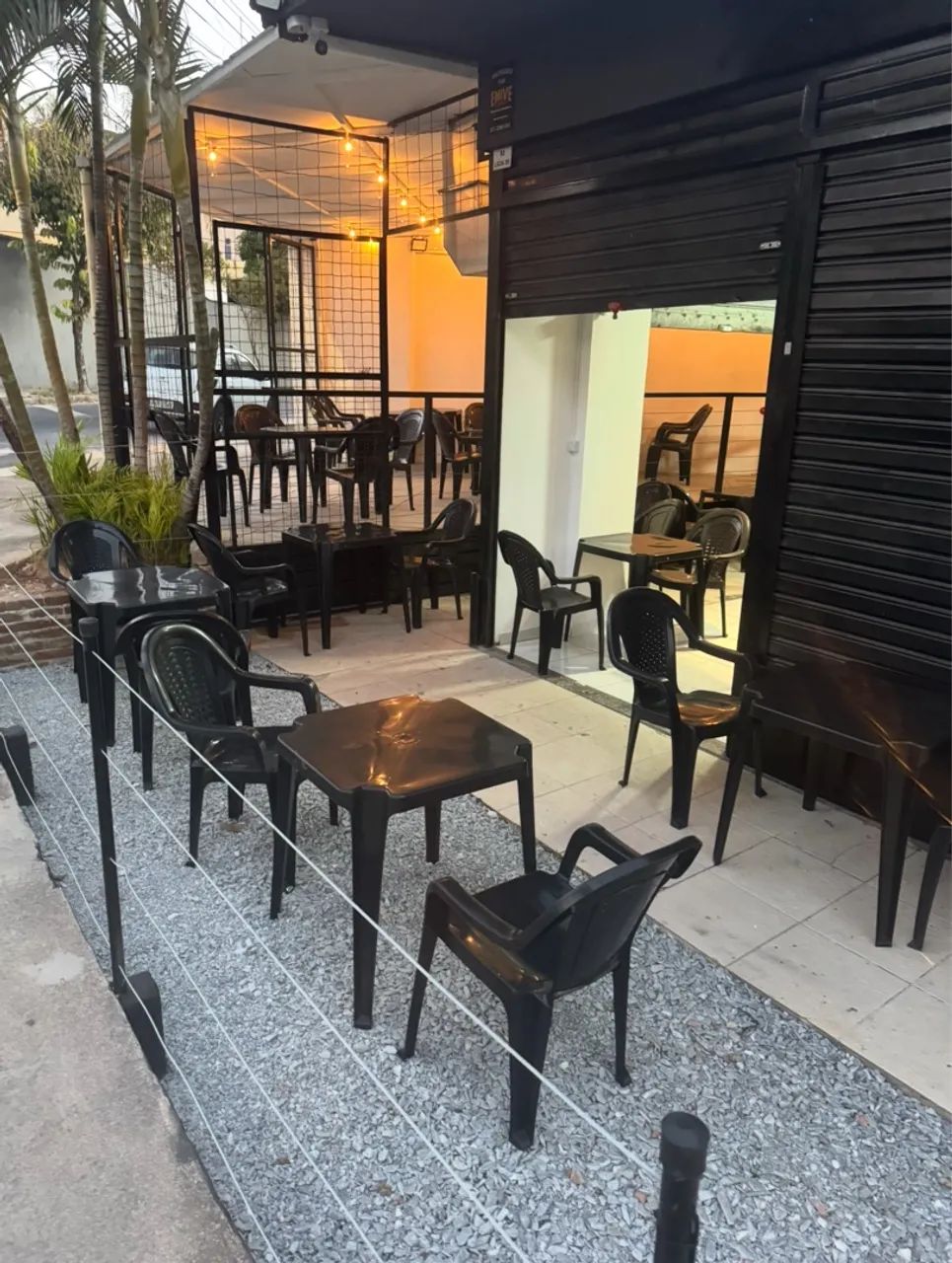 Bar com ambiente agradável e decoração festiva - Foto 2