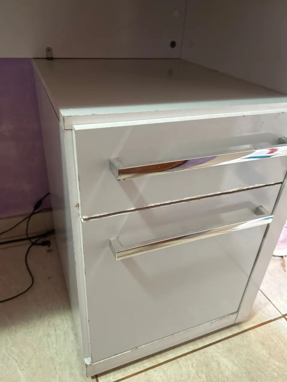 Vendo Escrivaninha branca com gavetas - Foto 2