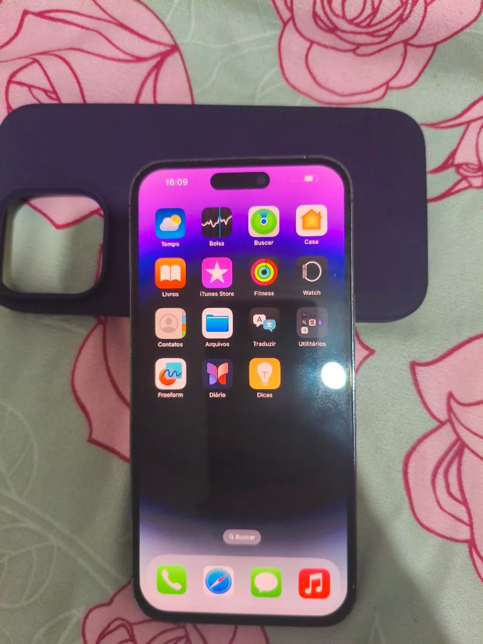 iPhone 14 Pro Max roxo
