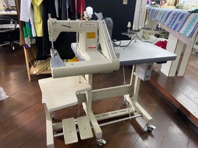 Máquina Fechadeira de Braço Sun Special SS927 motor silencioso Semi nova com Acessórios