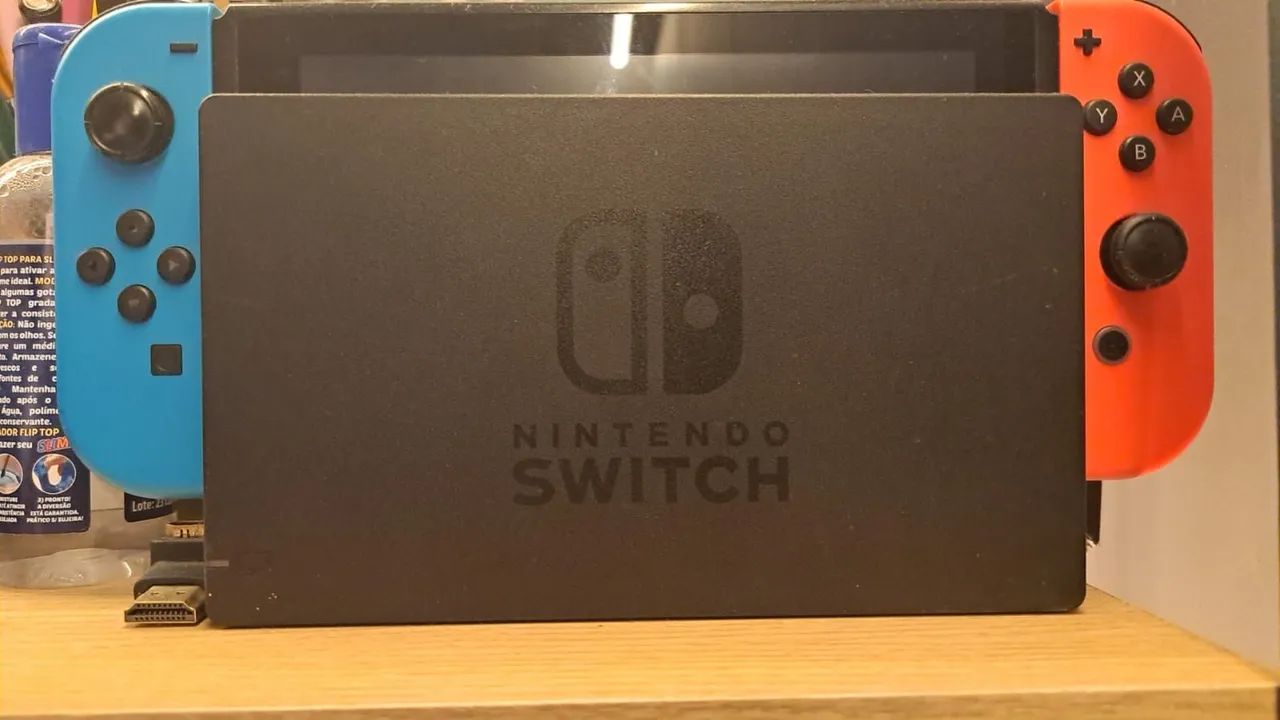 Nintendo switch V1 mais case e 4 jogos - Consoles de Vídeo Game
