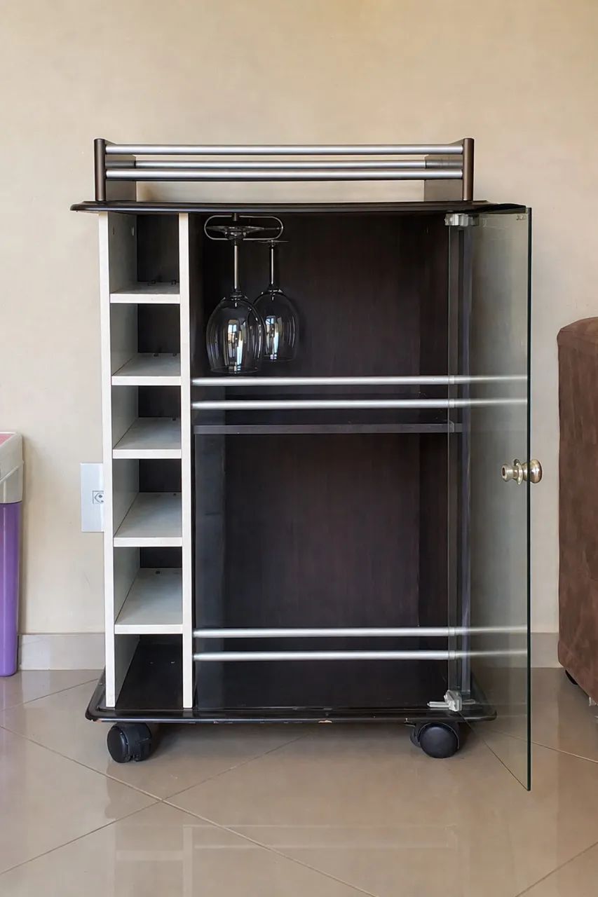 Adega / Bar com rodízios - Elegância e Praticidade - Foto 2