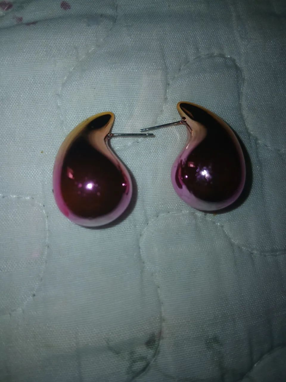 Brinco de pingo rosa 25 reais