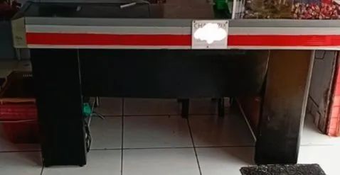 Balcão caixa checkout com gaveta automática e divisórias com prendedores de cédula!