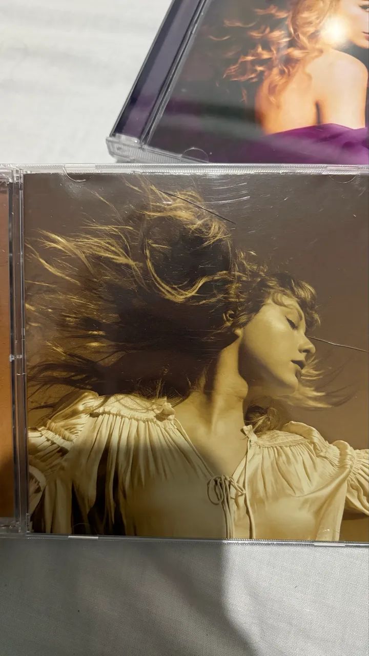 CD FEARLESS TAYLOR?S VERSION TAYLOR SWIFT