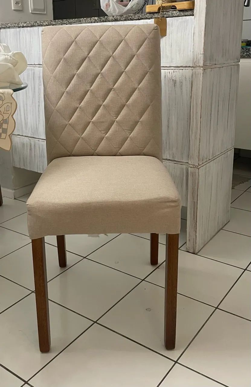 Mesa de jantar com 4 cadeiras e capas protetoras - Foto 4