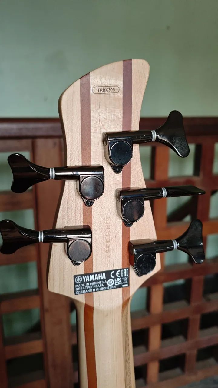 Baixo Yamaha 5c TRBX305 com bag - Foto 3