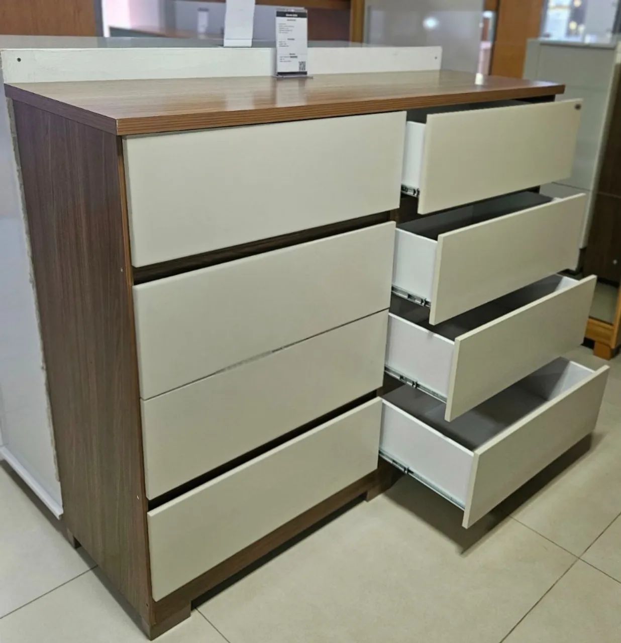 Cômoda Roma 8 gavetas super espaçosa