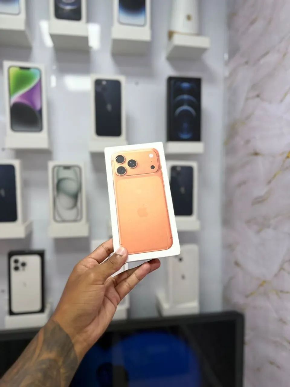 IPHONE 17 PRO MAX  256GB LARANJA<br>R$ 8.599,00 TOP