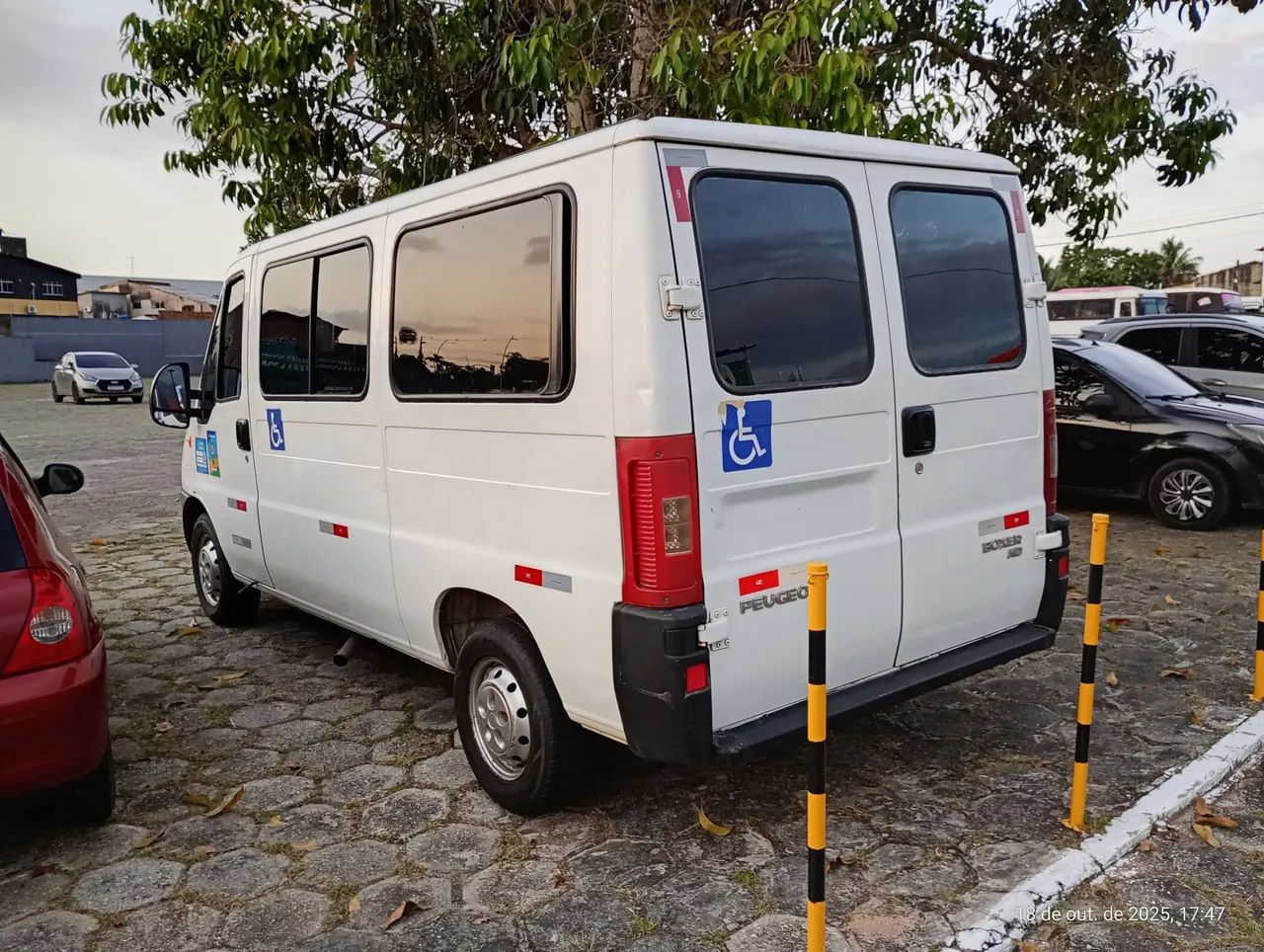 Freta-se  Van e ônibus (Madson Turismo) - Foto 4