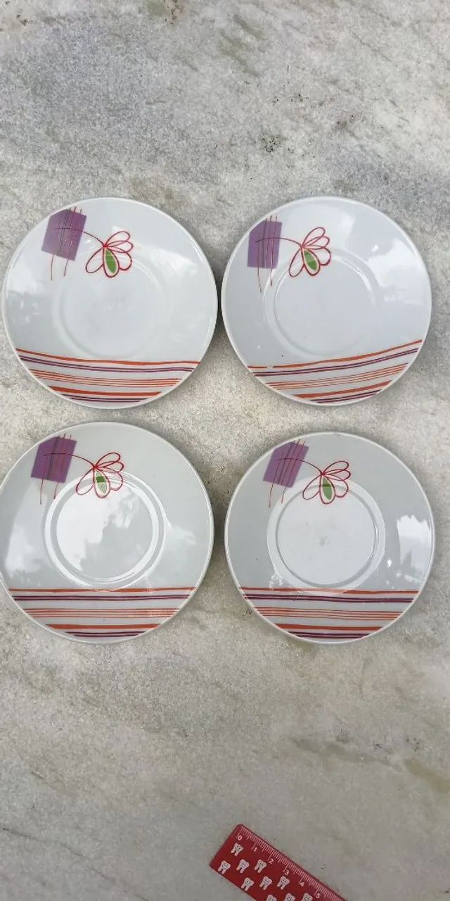 Lote Quatro pires DONNA p/ xícara 65 ml
