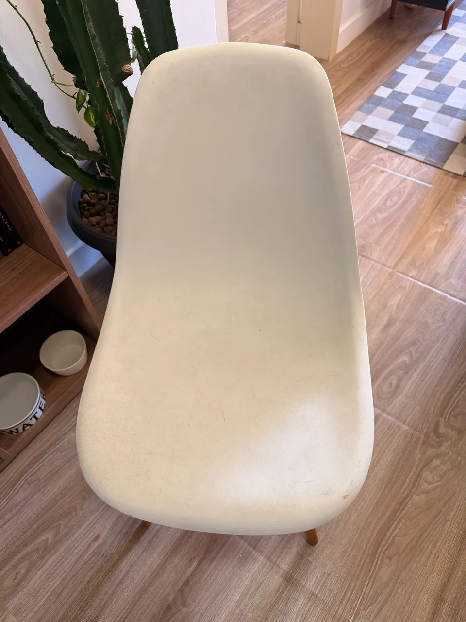 Cadeira branca Eiffel  - Foto 2