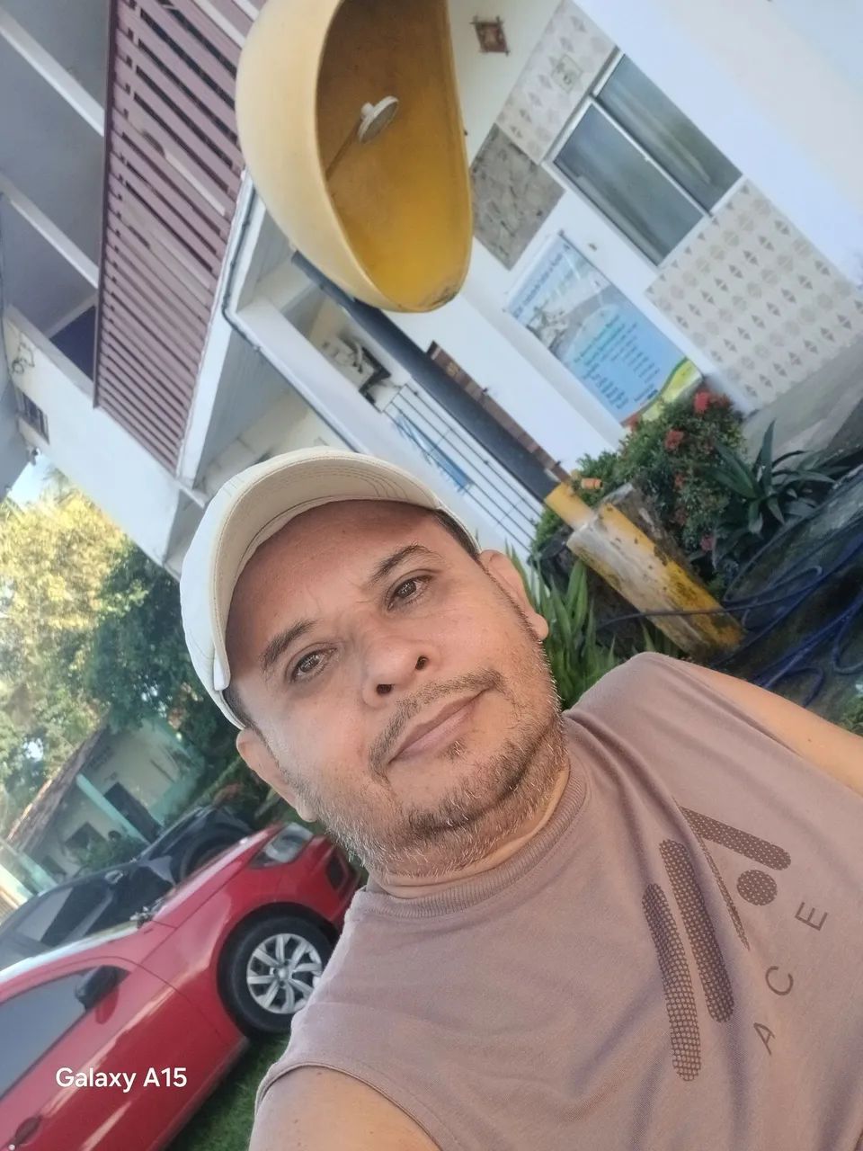 Motorista com veículo.  - Foto 3