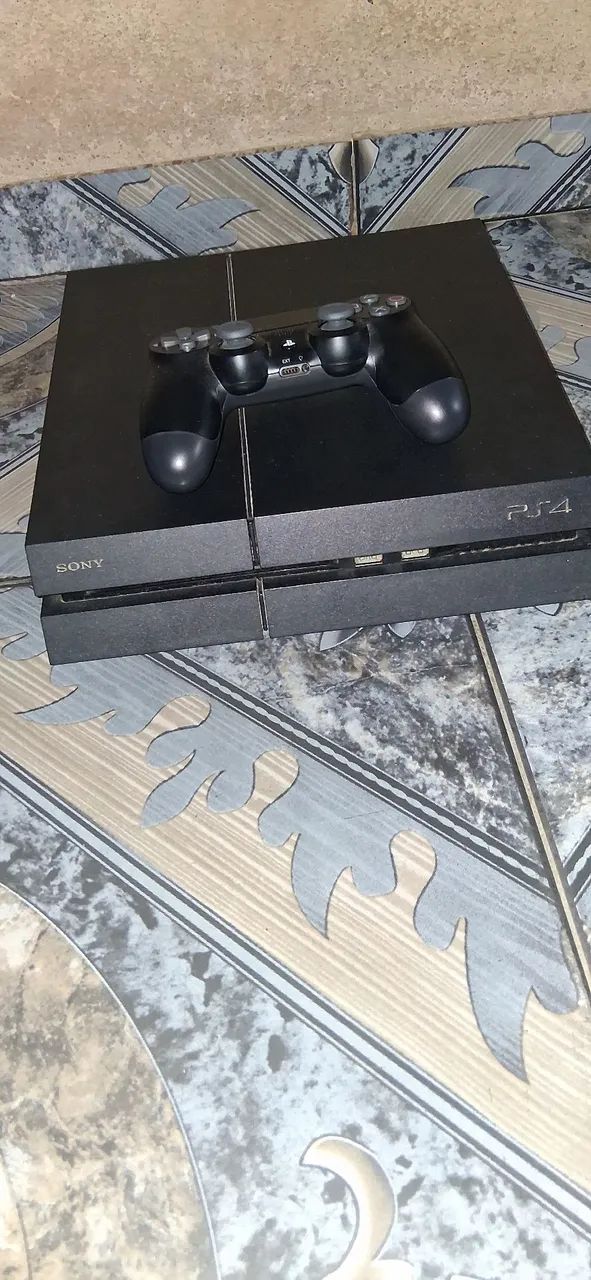 PS4 FAT COM UM CONTROLE 