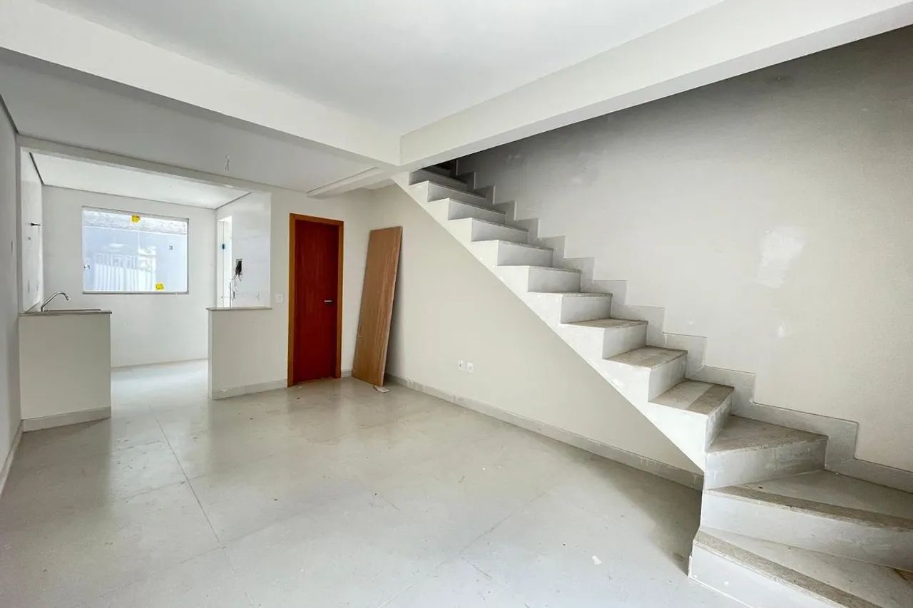 Casa à Venda - Planalto, 2 Quartos, 60 m2