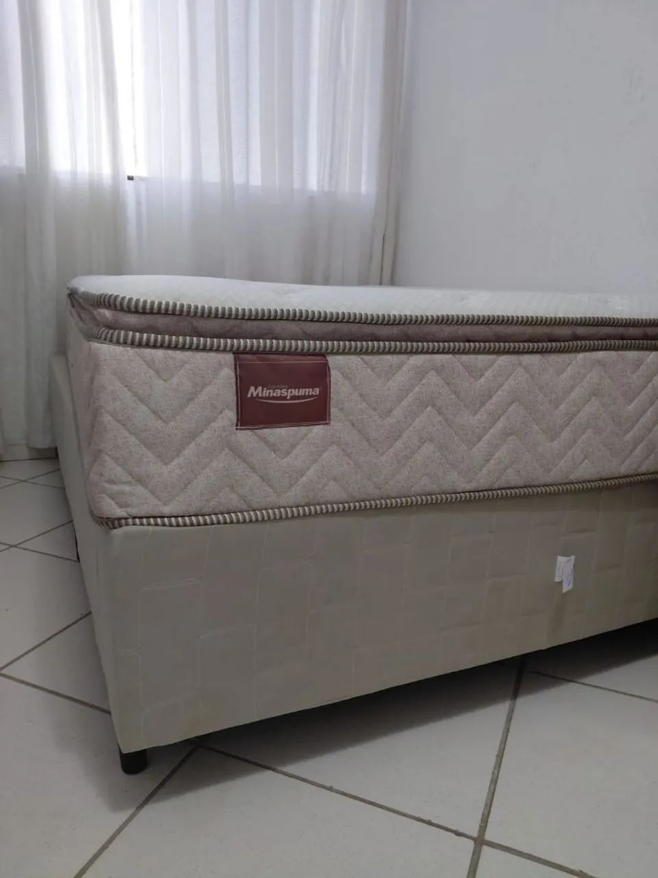 Cama de casal com colchão NOVA