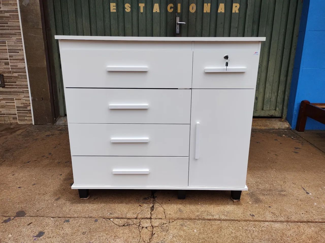 Vendo cômoda com sapateira branca nova 