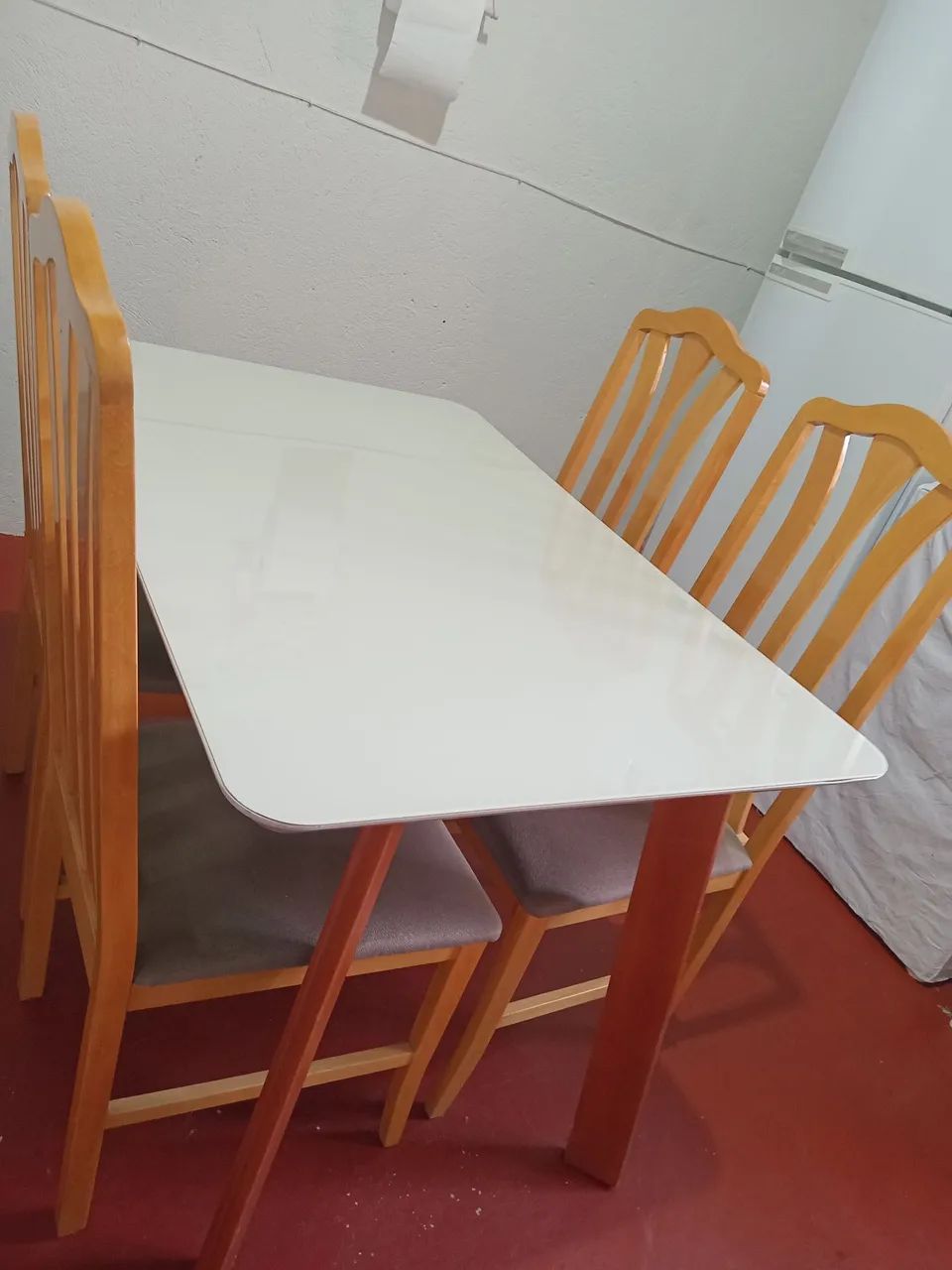 Vende se uma mesa
