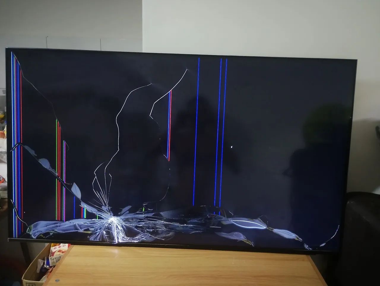 Vendo TV Samsung cristal 50 polegadas para retirada de peças, com o controle solar