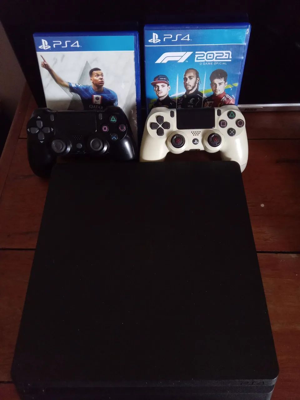 PlayStation 4 Slim 