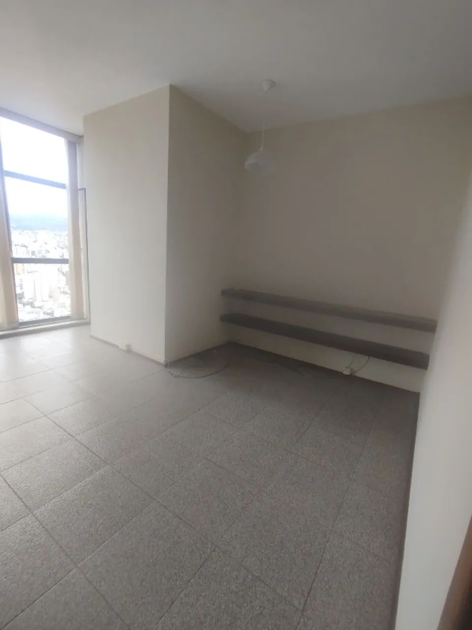 Sala comercial 48m² , com antessala e um banheiro, já equipada com Ar Condicionado - Foto 2