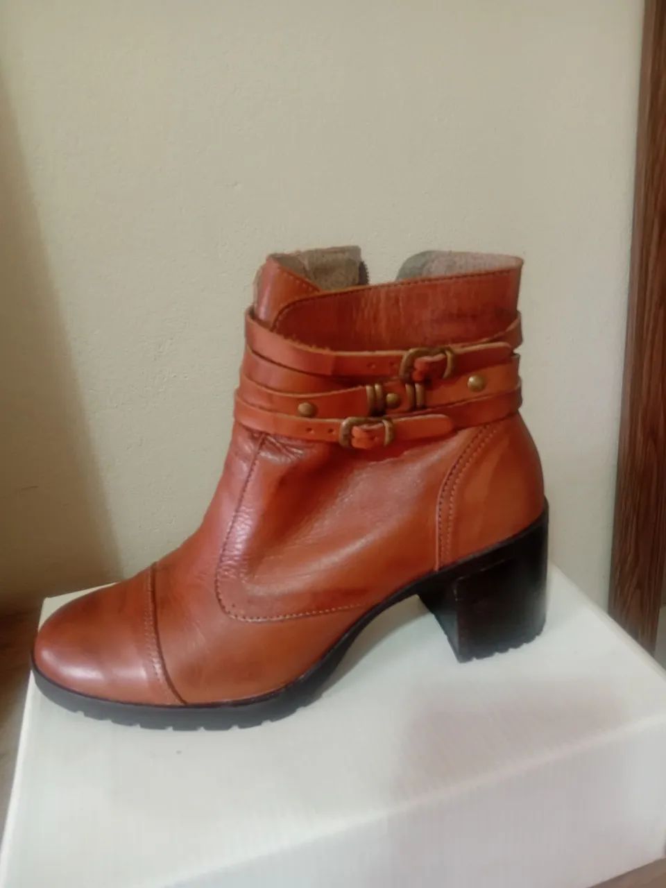 Bota de Salto em Couro - Foto 3