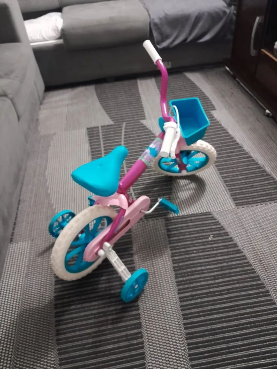 Bicicleta infantil com rodinhas e cestinha ? nunca usada - Foto 2