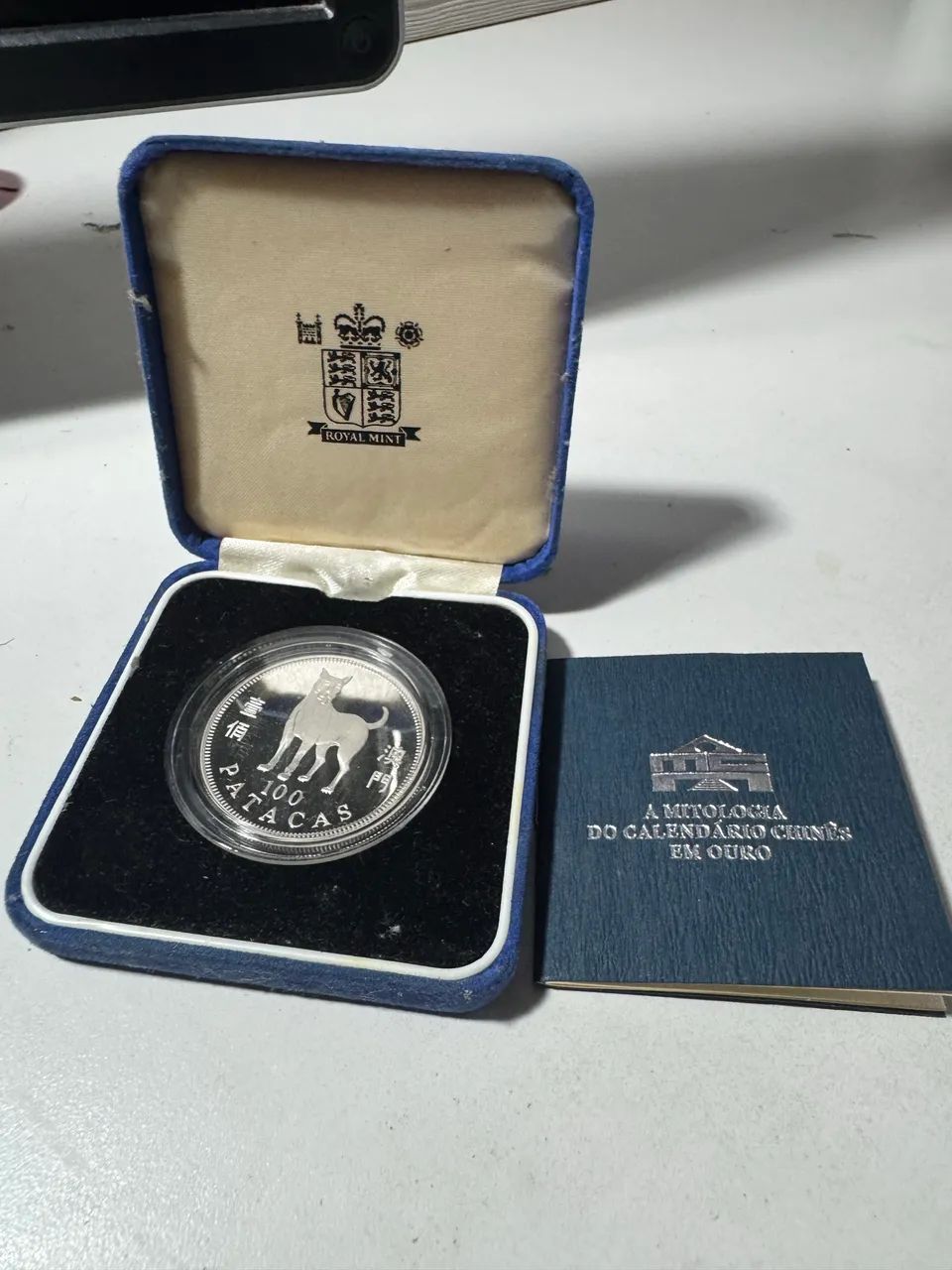 Moeda Comemorativa 100 Patacas Macau 1994 Ano do Cão Prata Proof - Foto 4