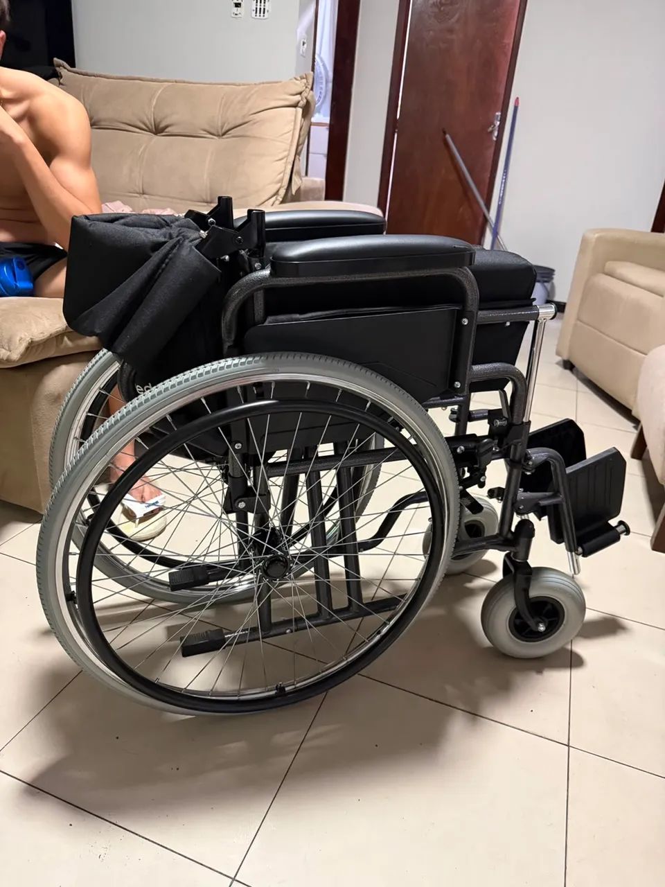 Cadeira de rodas nova  - Foto 4