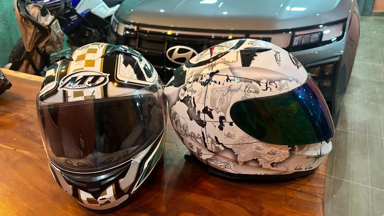2 Capacetes MT HELMETS BLADE