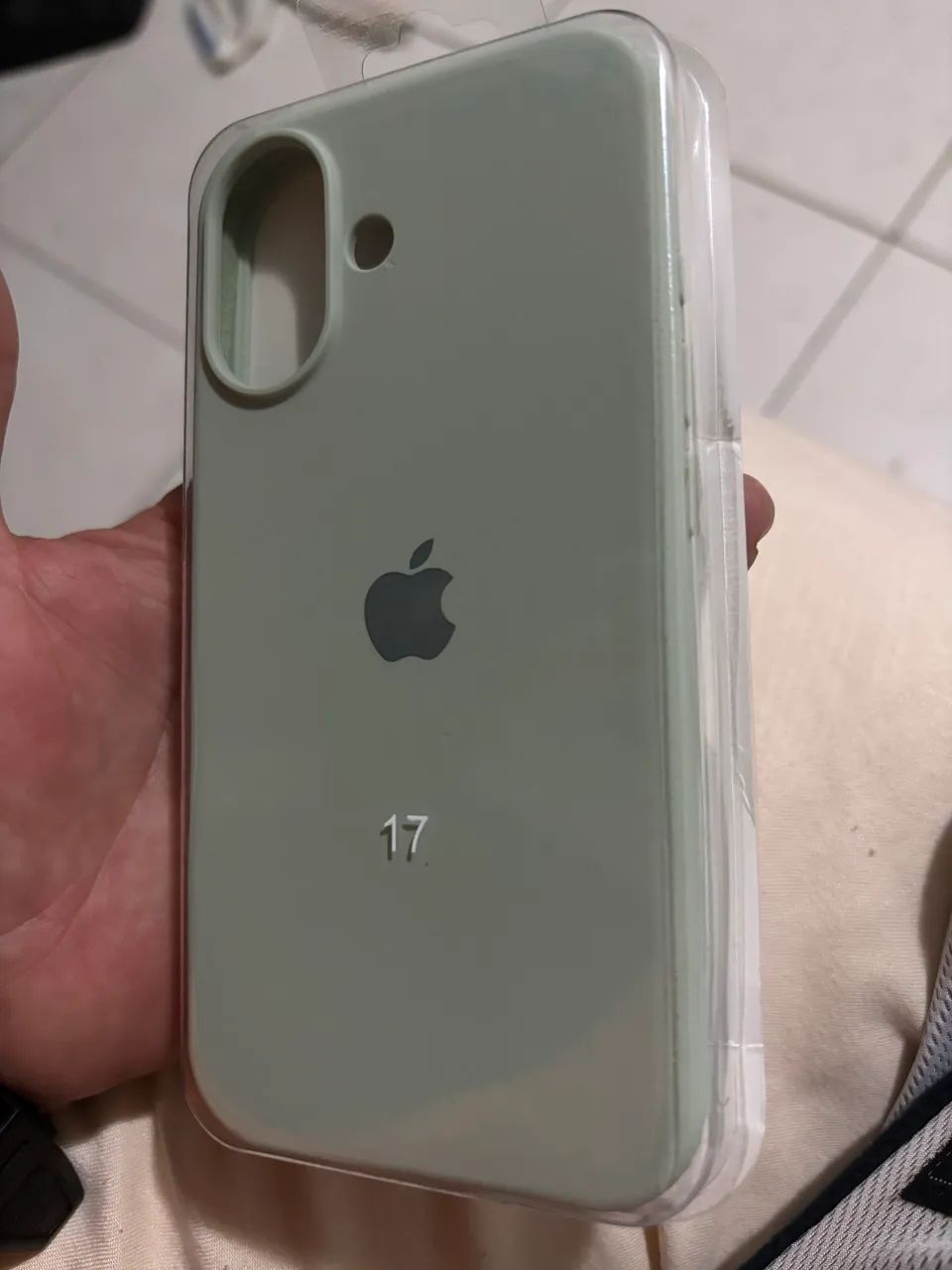 Capinha case iPhone 17 cor verde claro  - Foto 2